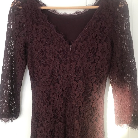 Babaton Stretch lace burgundy dress - Picture 4 of 4